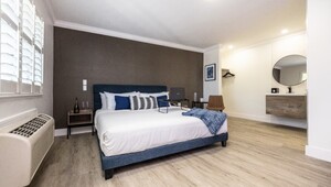 King Bedroom Wafer 450 Hotel Magnuson Affiliate